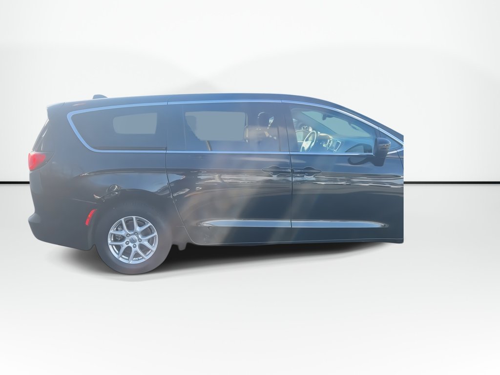 2023 Chrysler Grand Caravan SXT | Cam | USB | HtdSeats | Bluetooth in Saint John, New Brunswick - 9 - w1024h768px