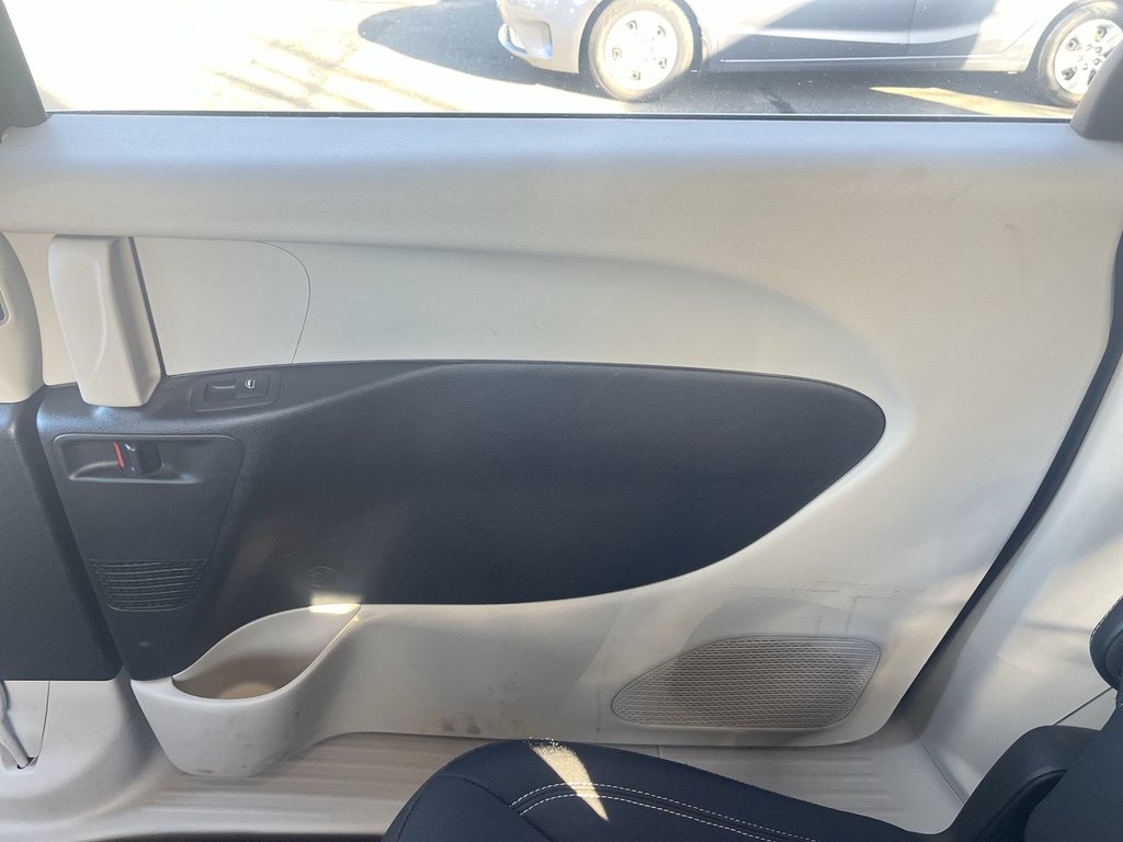 2023 Chrysler Grand Caravan SXT | Cam | USB | HtdSeats | Bluetooth in Saint John, New Brunswick - 38 - w1024h768px