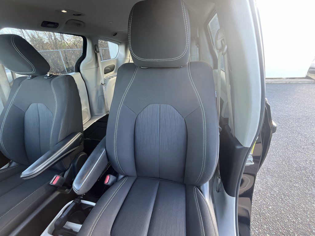 2023 Chrysler Grand Caravan SXT | Cam | USB | HtdSeats | Bluetooth in Saint John, New Brunswick - 13 - w1024h768px