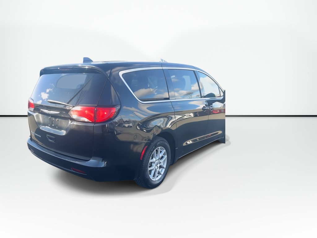 2023 Chrysler Grand Caravan SXT | Cam | USB | HtdSeats | Bluetooth in Saint John, New Brunswick - 8 - w1024h768px