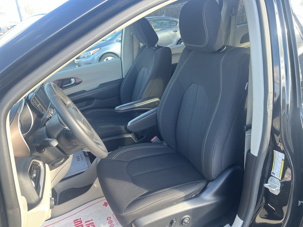 2023 Chrysler Grand Caravan SXT | Cam | USB | HtdSeats | Bluetooth in Saint John, New Brunswick - 11 - w1024h768px