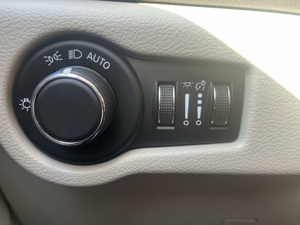 2023 Chrysler Grand Caravan SXT | Cam | USB | HtdSeats | Bluetooth in Saint John, New Brunswick - 23 - w1024h768px