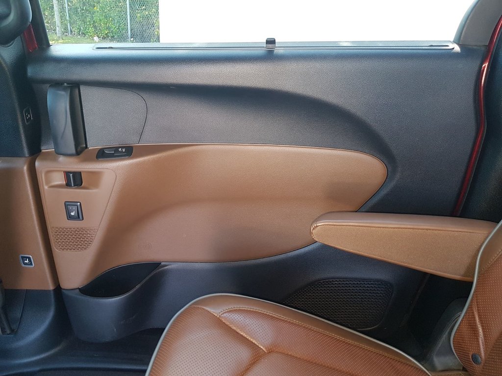 2017 Chrysler Pacifica Limited | Leather | Roof |DVD | Nav | Cam | USB in Saint John, New Brunswick - 30 - w1024h768px