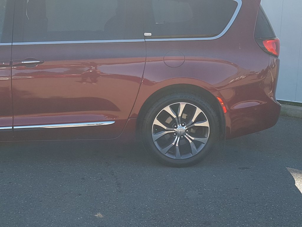 2017 Chrysler Pacifica Limited | Leather | Roof |DVD | Nav | Cam | USB in Saint John, New Brunswick - 17 - w1024h768px