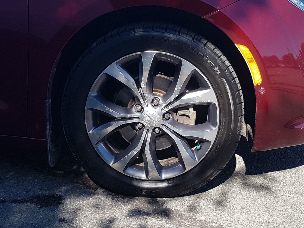 2017 Chrysler Pacifica Limited | Leather | Roof |DVD | Nav | Cam | USB in Saint John, New Brunswick - 9 - w1024h768px