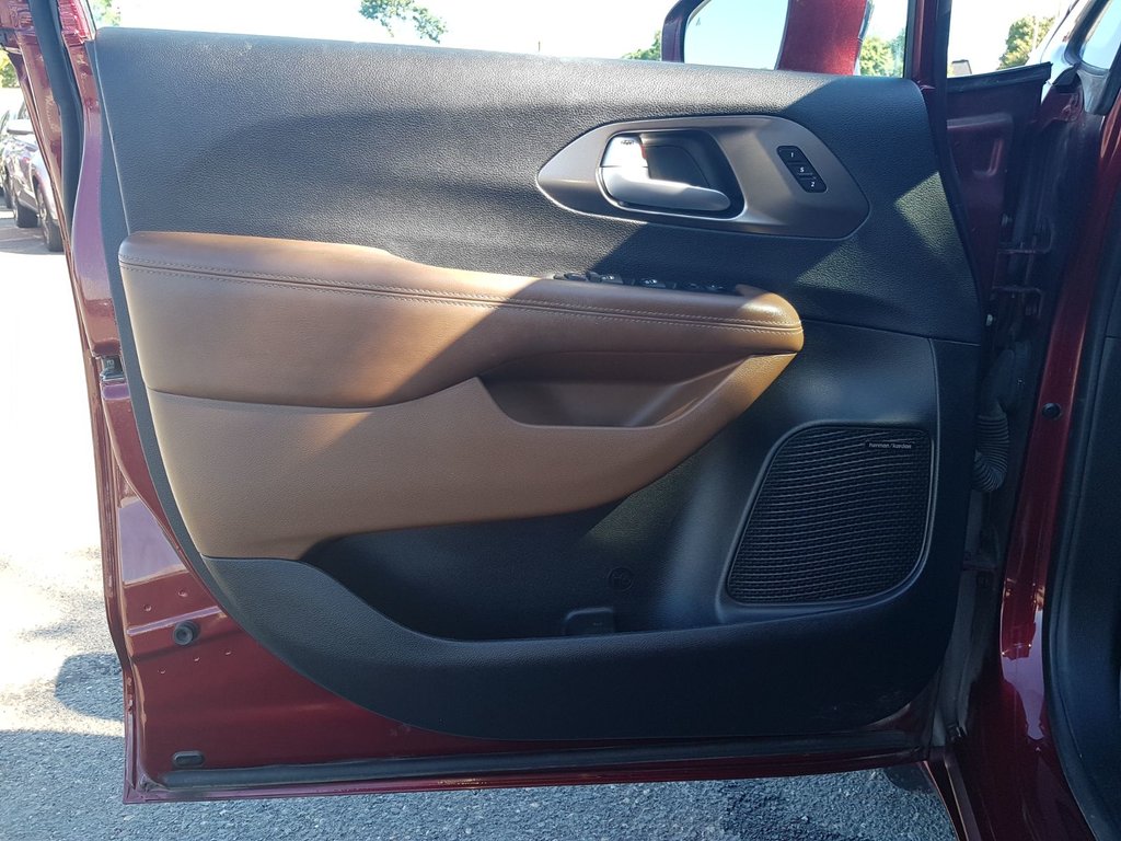 2017 Chrysler Pacifica Limited | Leather | Roof |DVD | Nav | Cam | USB in Saint John, New Brunswick - 35 - w1024h768px