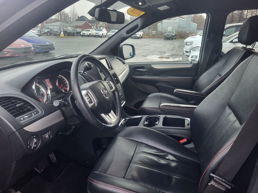 2018  Grand Caravan GT | Leather | Cam | USB | HtdWheel | PwrHatch in Saint John, New Brunswick - 39 - w1024h768px