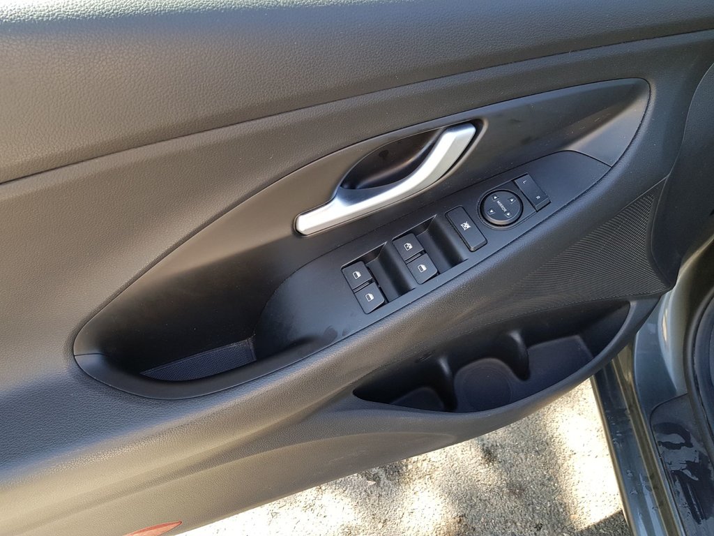 2020 Hyundai Elantra GT Luxury | Roof | cam | USB | Htd. Wheel | Bluetooth in Saint John, New Brunswick - 18 - w1024h768px