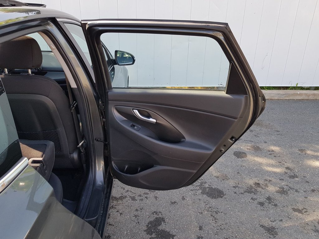 2020 Hyundai Elantra GT Luxury | Roof | cam | USB | Htd. Wheel | Bluetooth in Saint John, New Brunswick - 39 - w1024h768px