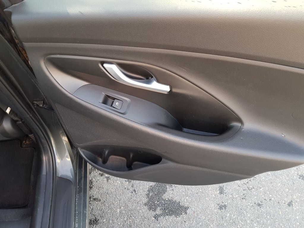 2020 Hyundai Elantra GT Luxury | Roof | cam | USB | Htd. Wheel | Bluetooth in Saint John, New Brunswick - 40 - w1024h768px