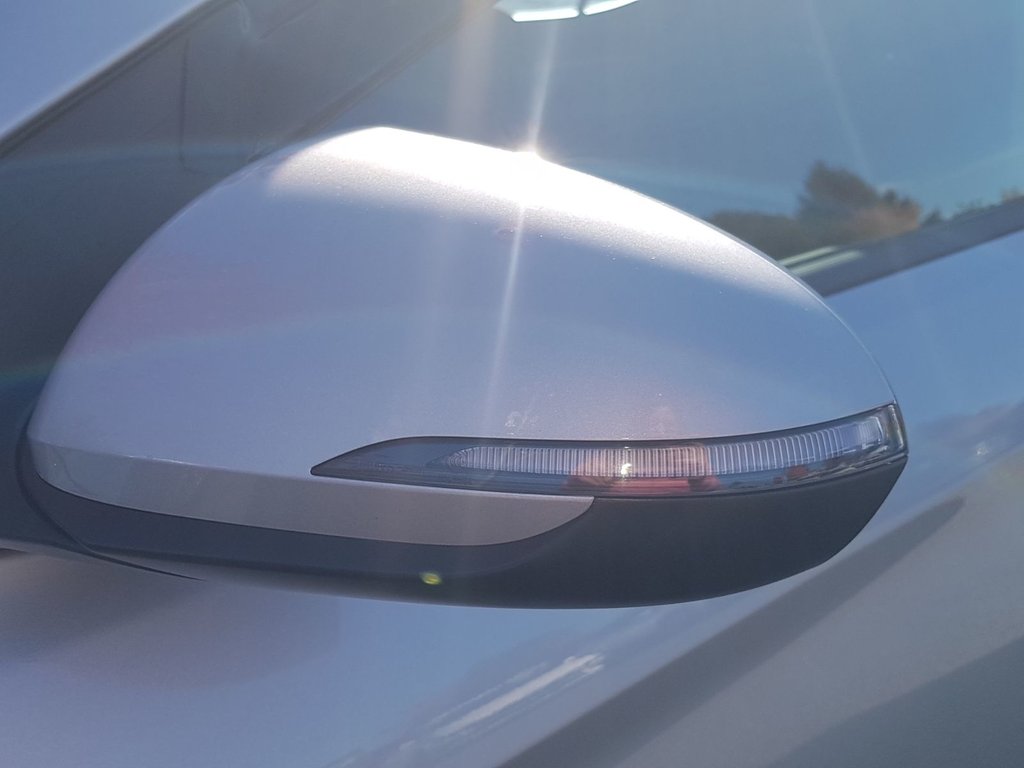 2020 Hyundai Elantra Preferred w/Sun & Safety Package | Roof | Cam in Saint John, New Brunswick - 18 - w1024h768px