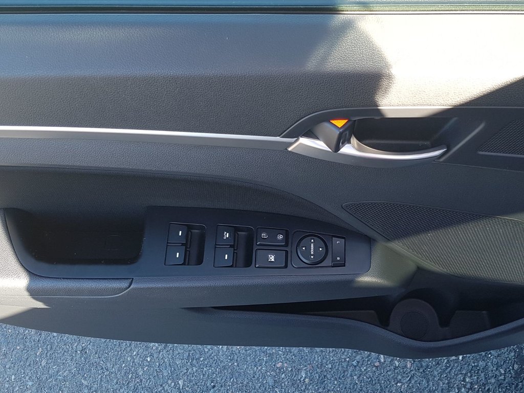 2020 Hyundai Elantra Preferred w/Sun & Safety Package | Roof | Cam in Saint John, New Brunswick - 21 - w1024h768px