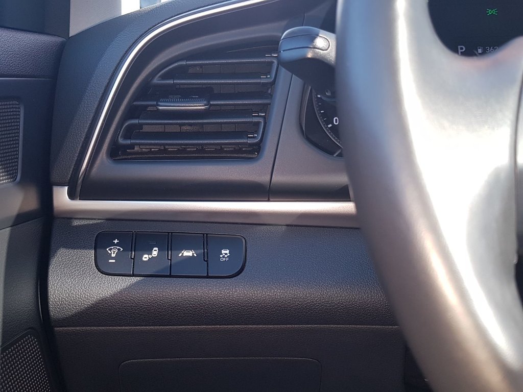 2020 Hyundai Elantra Preferred w/Sun & Safety Package | Roof | Cam in Saint John, New Brunswick - 26 - w1024h768px