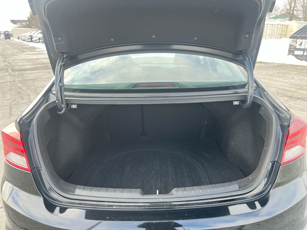 2020 Hyundai Elantra Preferred w/Sun & Safety Package in Saint John, New Brunswick - 35 - w1024h768px