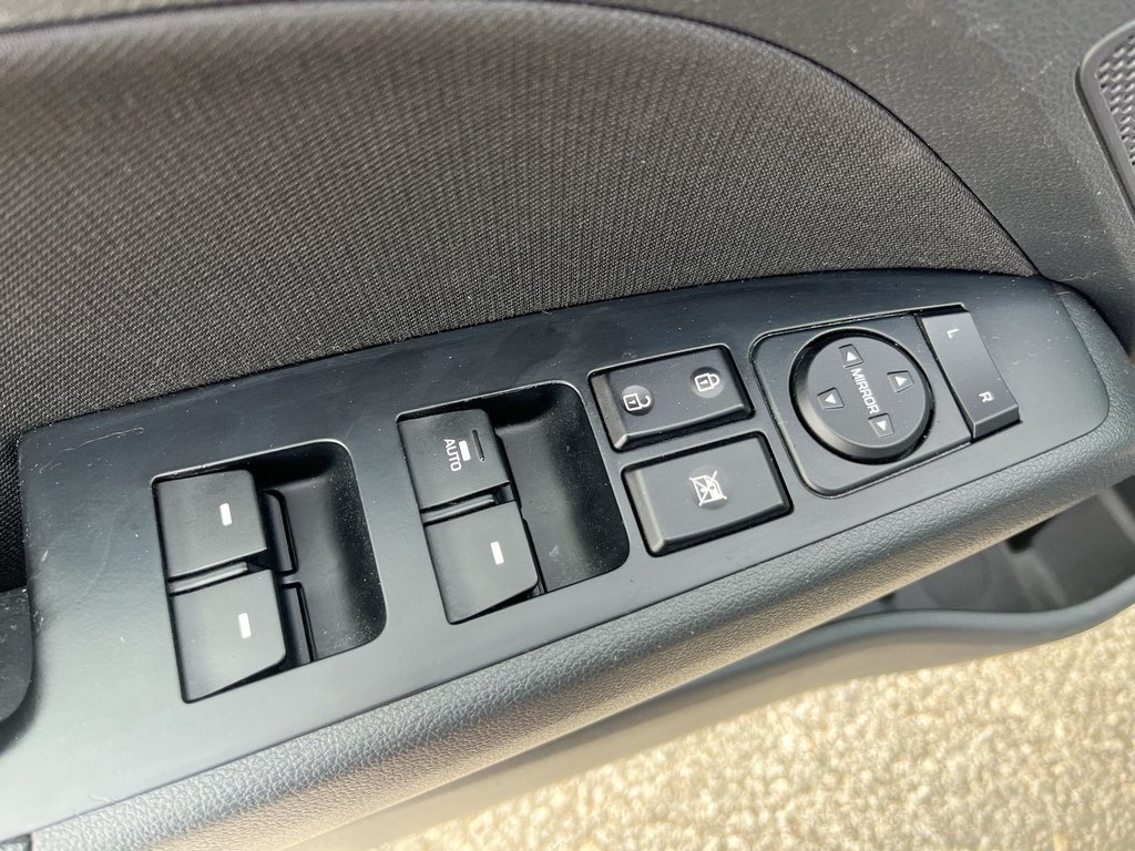 2020 Hyundai Elantra Preferred w/Sun & Safety Package in Saint John, New Brunswick - 15 - w1024h768px