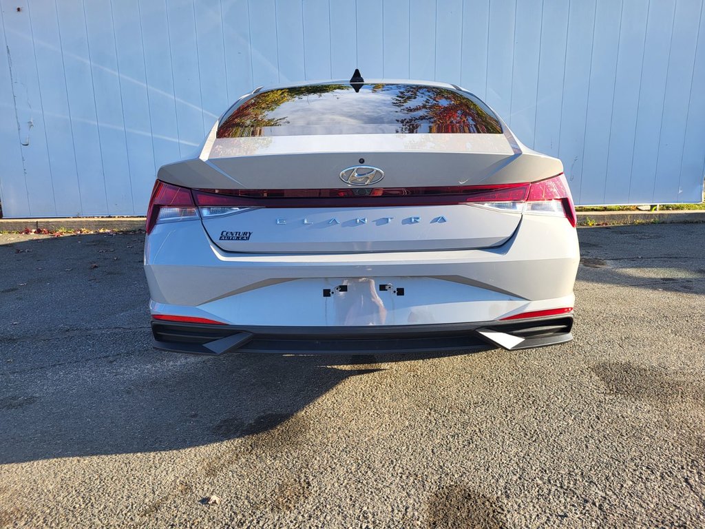 2022  Elantra Preferred | SunRoof | Cam | USB | Warranty to 2027 in Saint John, New Brunswick - 4 - w1024h768px