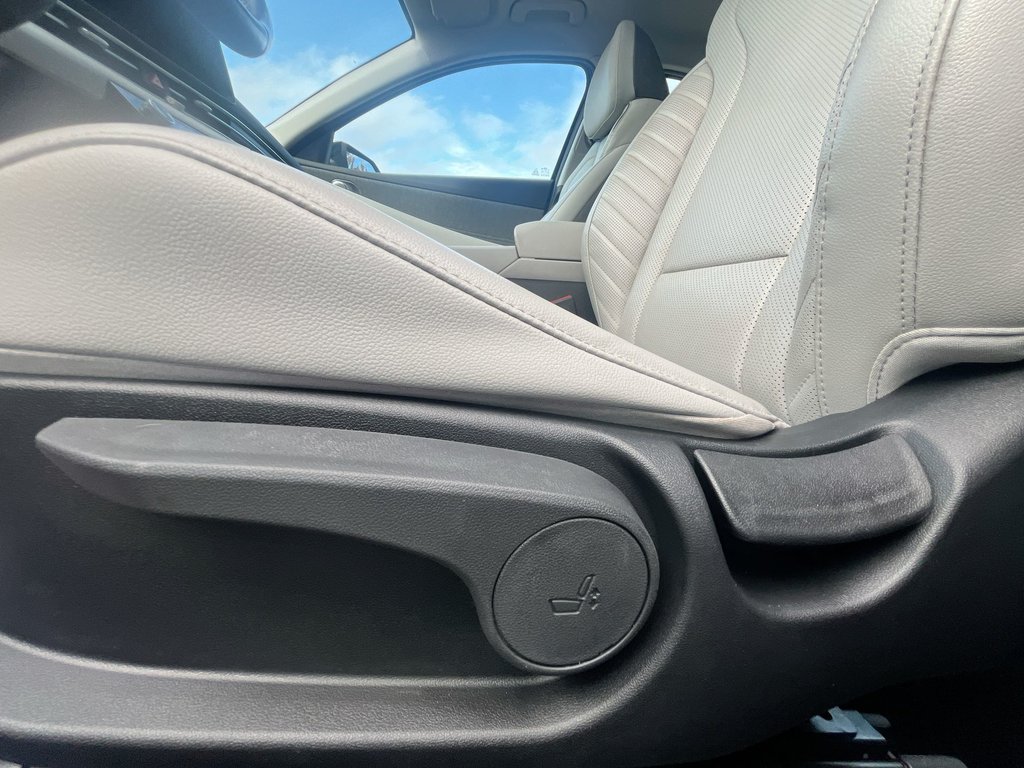 2025 Hyundai Elantra Luxury | Leather | Roof | Nav | Warranty to 2030 in Saint John, New Brunswick - 14 - w1024h768px