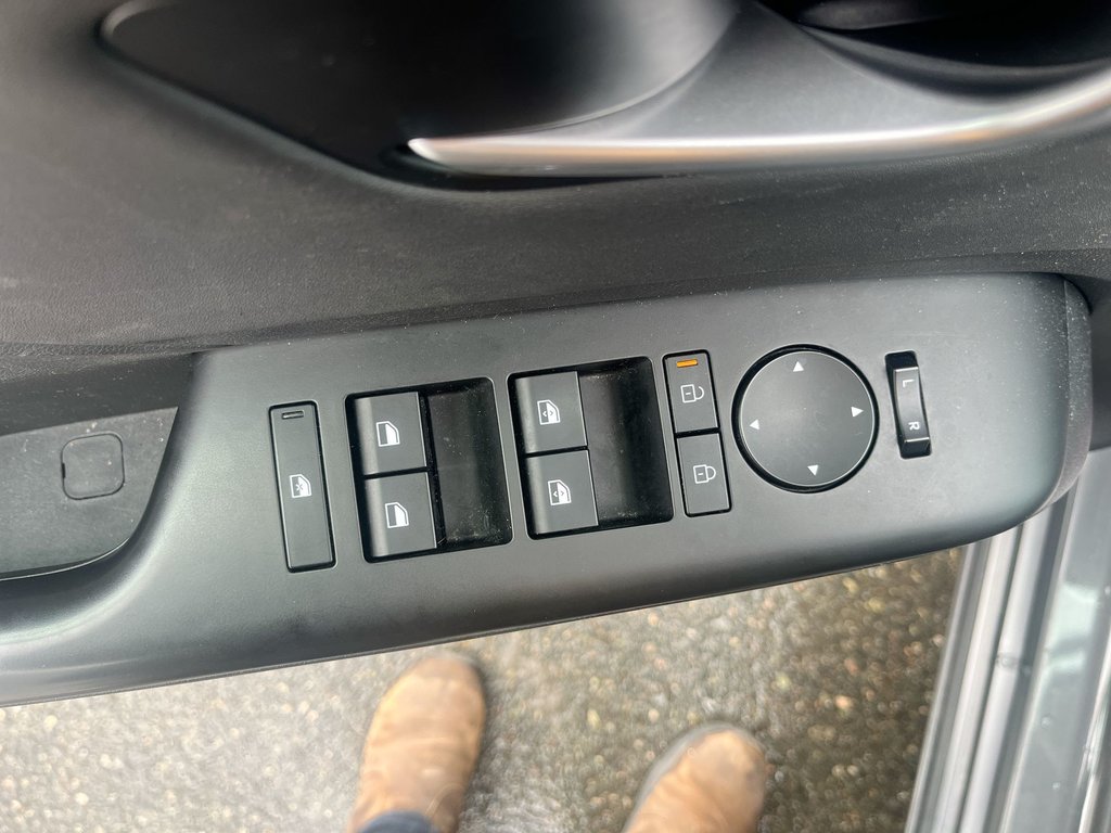 2025 Hyundai KONA Preferred Trend | Leather | Roof | Cam | USB in Saint John, New Brunswick - 15 - w1024h768px