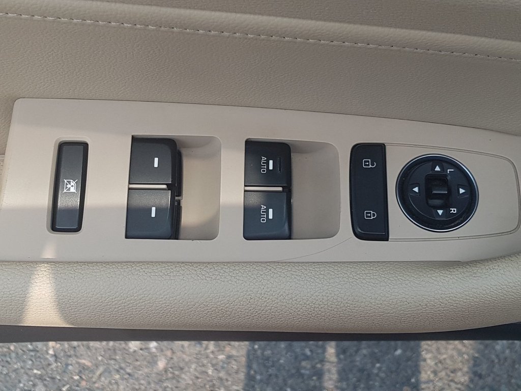 2016 Hyundai Sonata Hybrid Limited | Leather | Roof | Nav | Cam | USB in Saint John, New Brunswick - 25 - w1024h768px