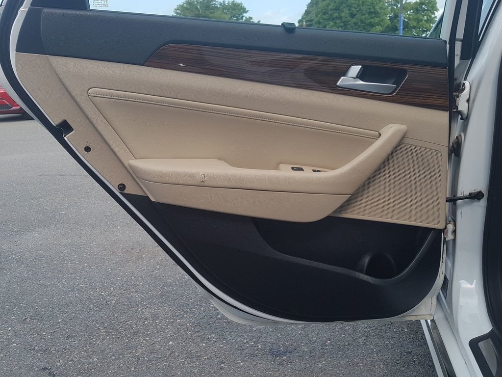 2016 Hyundai Sonata Hybrid Limited | Leather | Roof | Nav | Cam | USB in Saint John, New Brunswick - 35 - w1024h768px