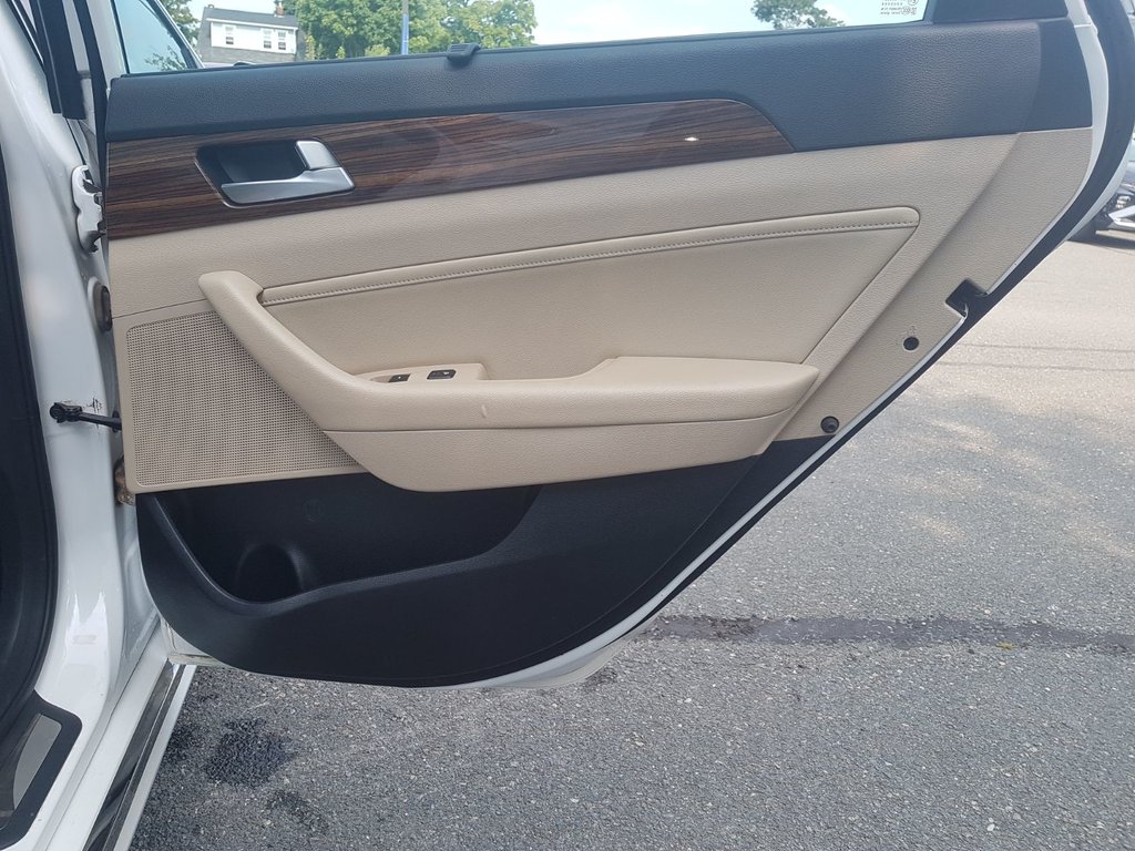 2016 Hyundai Sonata Hybrid Limited | Leather | Roof | Nav | Cam | USB in Saint John, New Brunswick - 40 - w1024h768px