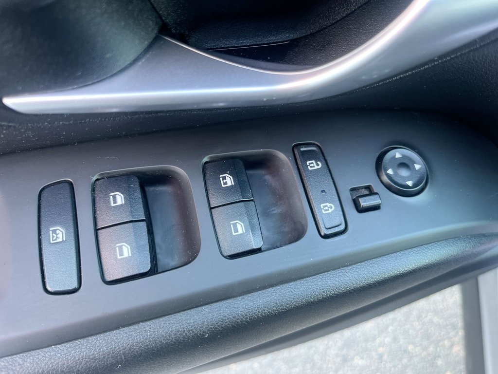 2022 Hyundai Tucson Essential | USB | Heated Seats | Bluetooth in Saint John, New Brunswick - 15 - w1024h768px
