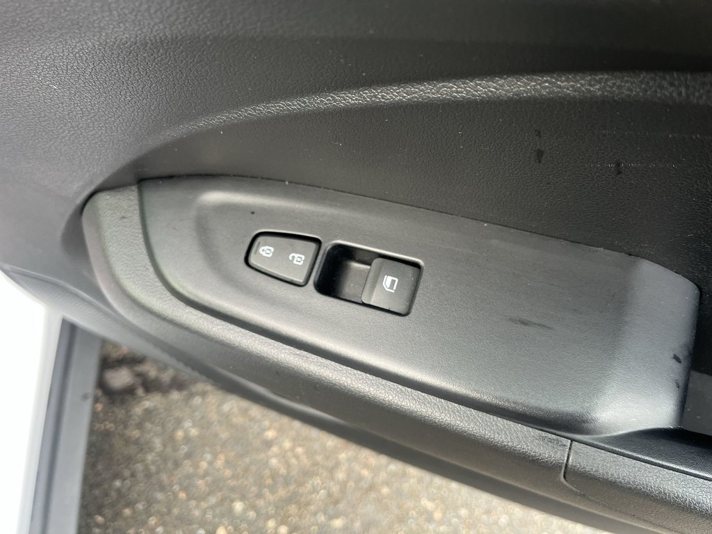 2023 Hyundai Venue Preferred | Cam | USB | HtdSeat | Warranty to 2028 in Saint John, New Brunswick - 43 - w1024h768px