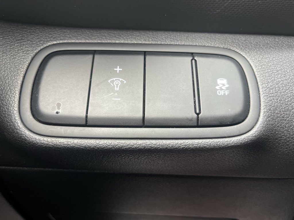 2023 Hyundai Venue Preferred | Cam | USB | HtdSeat | Warranty to 2028 in Saint John, New Brunswick - 23 - w1024h768px