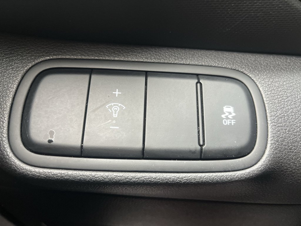 2023 Hyundai Venue Preferred | Cam | USB | HtdSeat | Warranty to 2028 in Saint John, New Brunswick - 21 - w1024h768px