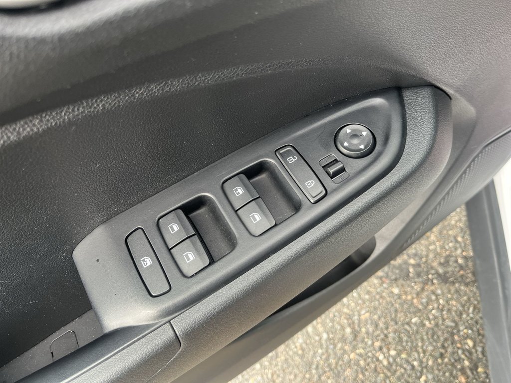 2023 Hyundai Venue Preferred | Cam | USB | HtdSeat | Warranty to 2028 in Saint John, New Brunswick - 14 - w1024h768px