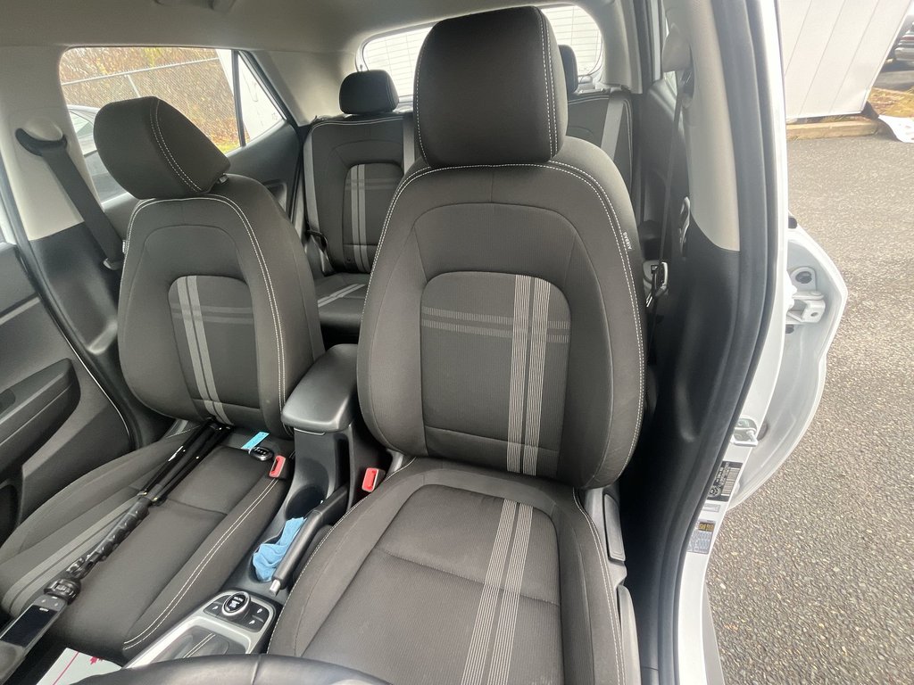 2023 Hyundai Venue Preferred | Cam | USB | HtdSeat | Warranty to 2028 in Saint John, New Brunswick - 13 - w1024h768px