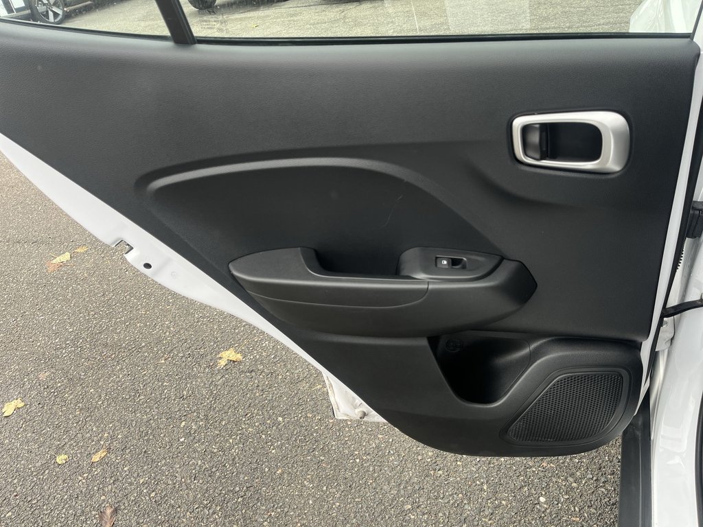 2023 Hyundai Venue Preferred | Cam | USB | HtdSeat | Warranty to 2028 in Saint John, New Brunswick - 32 - w1024h768px