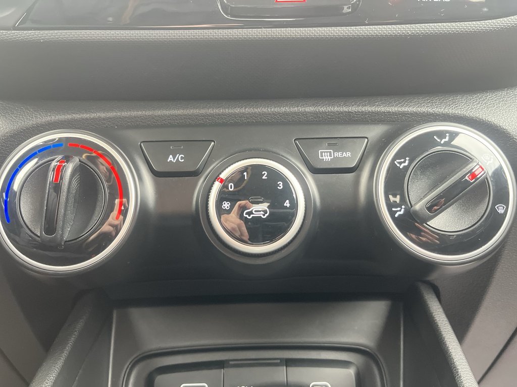 2023 Hyundai Venue Preferred | Cam | USB | HtdSeat | Warranty to 2028 in Saint John, New Brunswick - 26 - w1024h768px