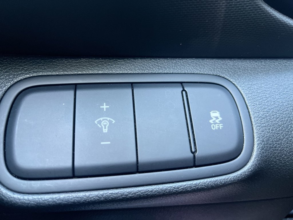 2025 Hyundai Venue Preferred | Cam | USB | HtdSeat | Warranty to 2030 in Saint John, New Brunswick - 22 - w1024h768px