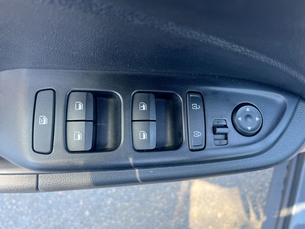 2025 Hyundai Venue Preferred | Cam | USB | HtdSeat | Warranty to 2030 in Saint John, New Brunswick - 15 - w1024h768px