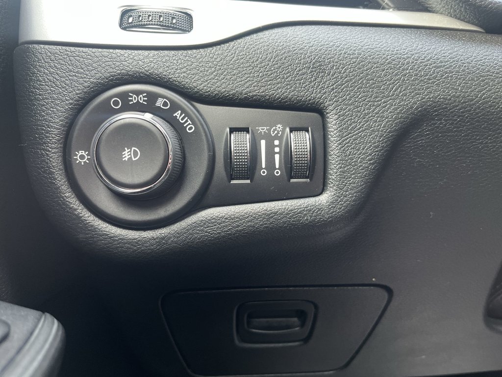 2016 Jeep Cherokee in Antigonish, Nova Scotia - 23 - w1024h768px