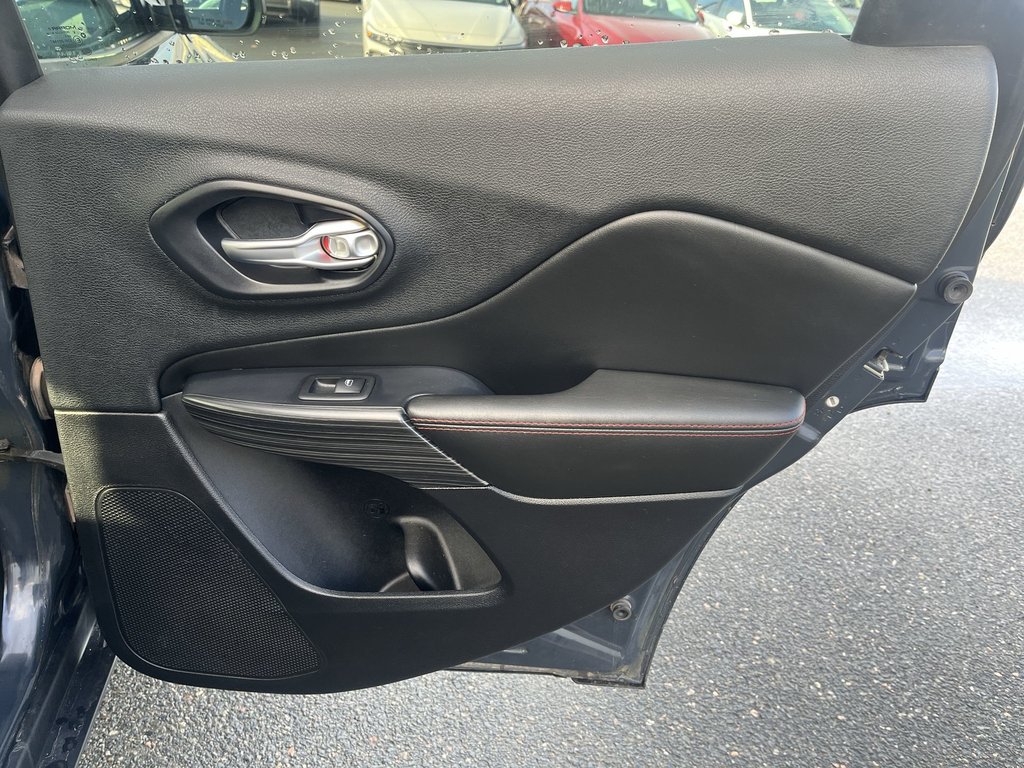 2016 Jeep Cherokee in Antigonish, Nova Scotia - 38 - w1024h768px