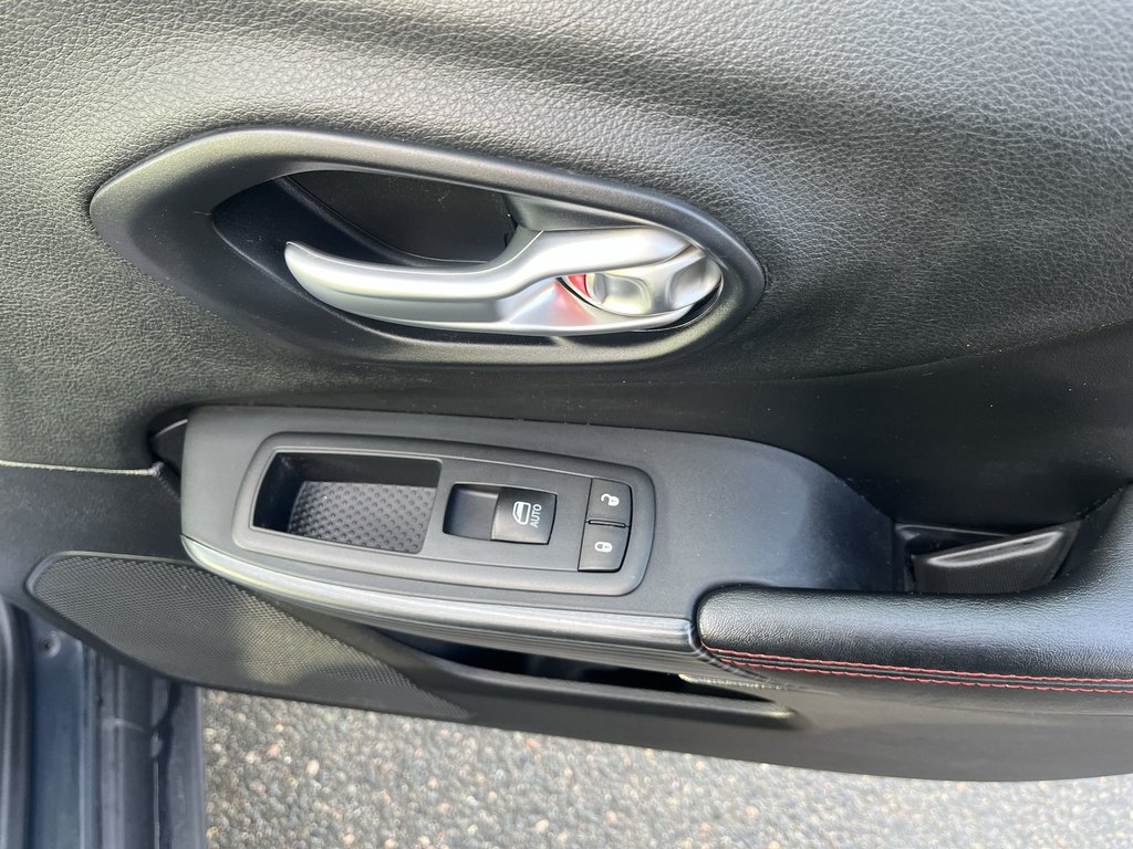 2016 Jeep Cherokee in Antigonish, Nova Scotia - 44 - w1024h768px