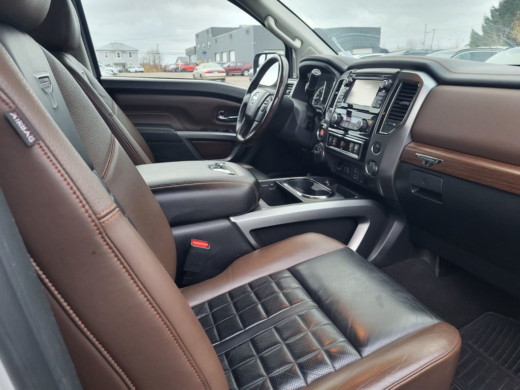 2018  Titan Platinum Reserve | Leather | Cam | USB | HtdWheel in Saint John, New Brunswick - 50 - w1024h768px