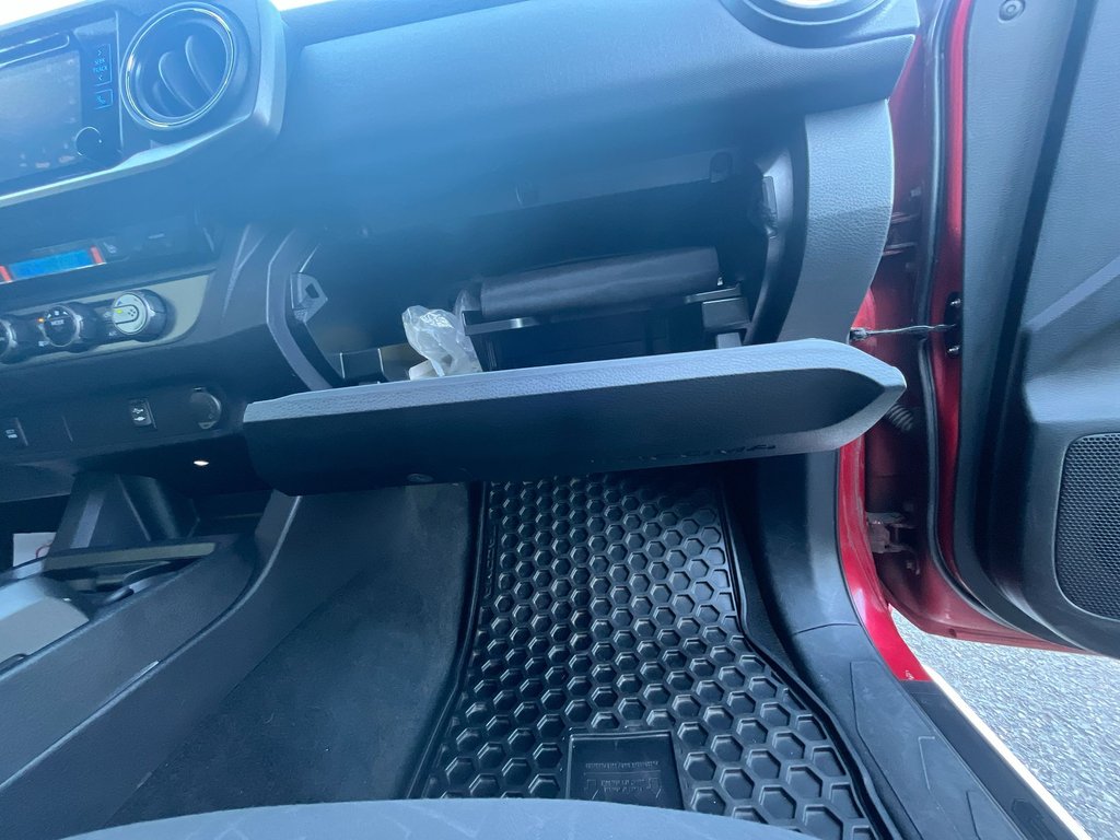 2017 Toyota Tacoma in Antigonish, Nova Scotia - 39 - w1024h768px