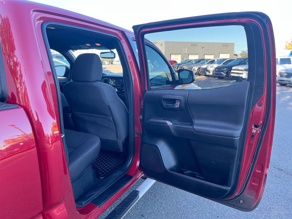 2017 Toyota Tacoma in Antigonish, Nova Scotia - 37 - w1024h768px