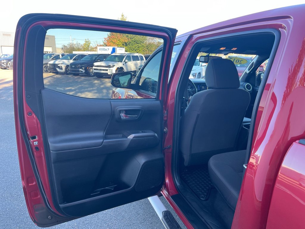 2017 Toyota Tacoma in Antigonish, Nova Scotia - 32 - w1024h768px