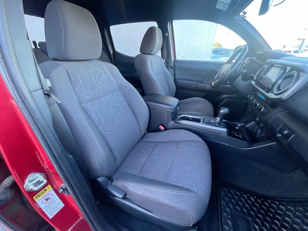 2017 Toyota Tacoma in Antigonish, Nova Scotia - 38 - w1024h768px