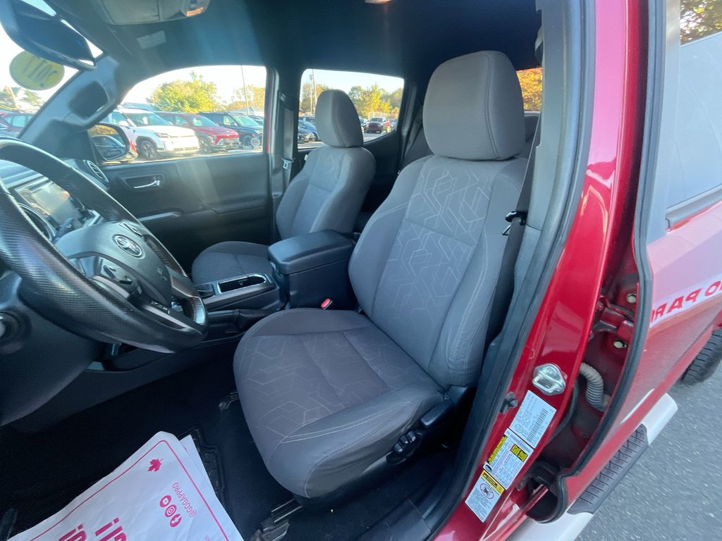 2017 Toyota Tacoma in Antigonish, Nova Scotia - 11 - w1024h768px