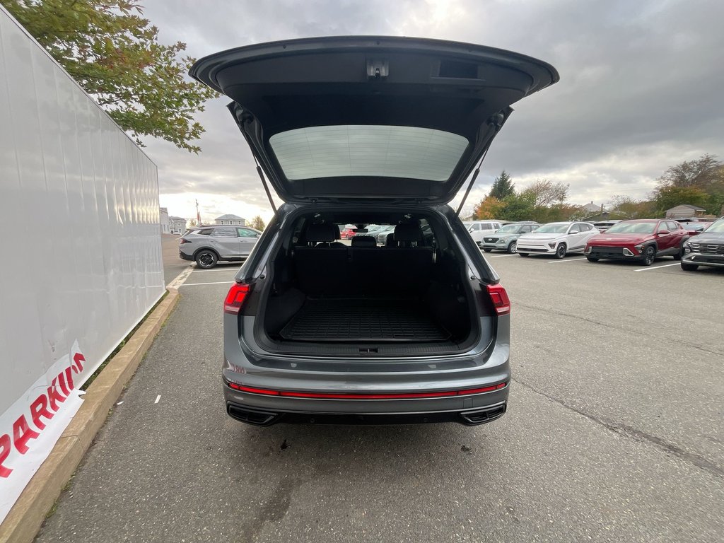 2022 Volkswagen Tiguan R-Line Black Edition | Leather | Roof | HtdSeats in Saint John, New Brunswick - 35 - w1024h768px