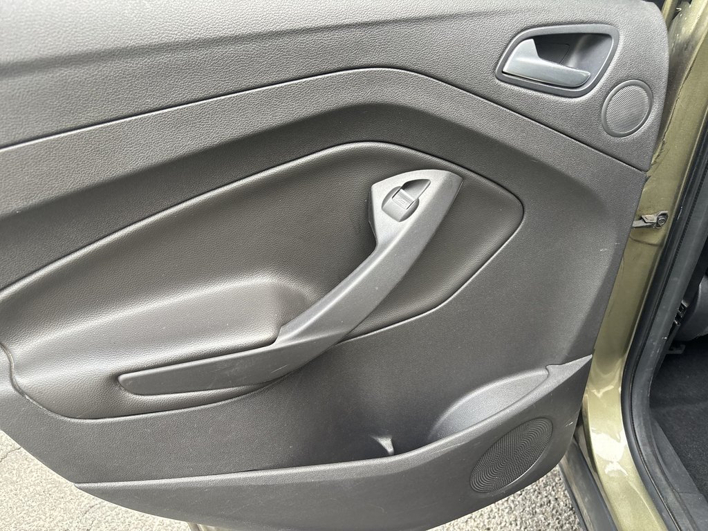 2013 Ford Escape SEL in Saint John, New Brunswick - 35 - w1024h768px