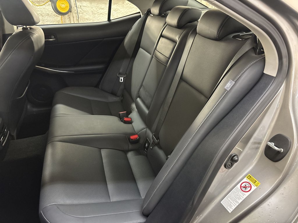 2015 Lexus IS 250 BASE in Saint John, New Brunswick - 32 - w1024h768px