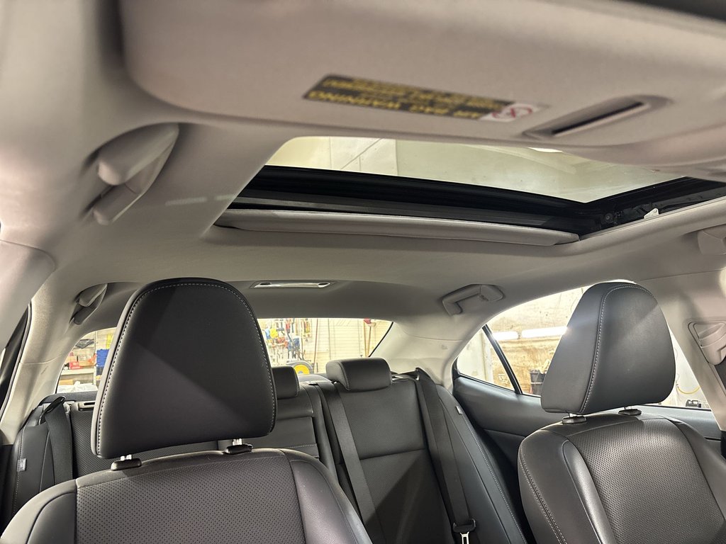 2015 Lexus IS 250 BASE in Saint John, New Brunswick - 52 - w1024h768px
