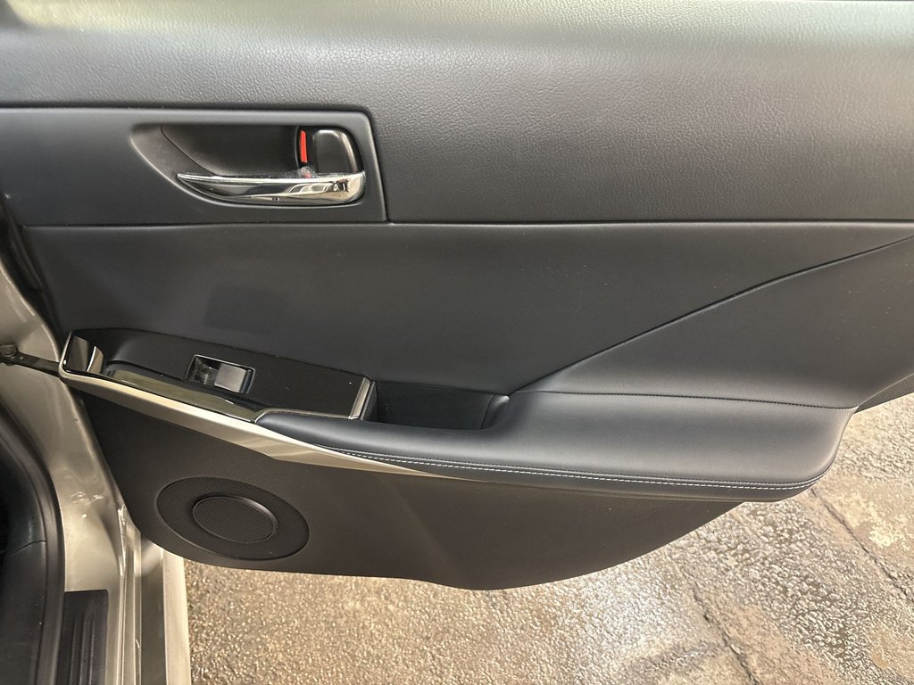 2015 Lexus IS 250 BASE in Saint John, New Brunswick - 41 - w1024h768px