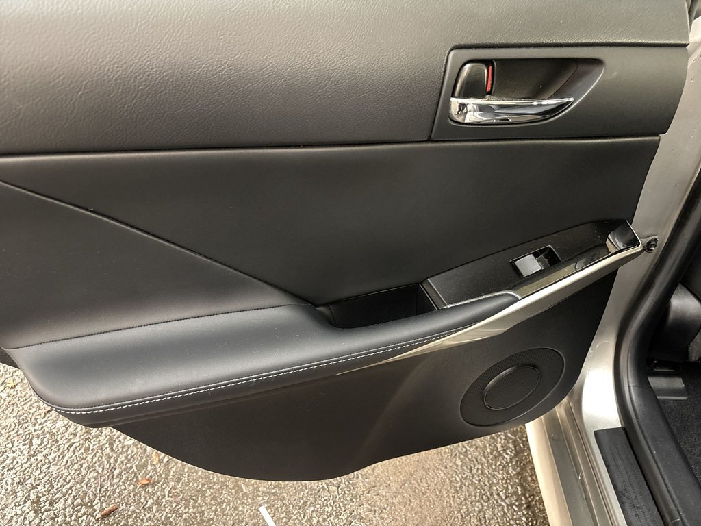 2015 Lexus IS 250 BASE in Saint John, New Brunswick - 35 - w1024h768px
